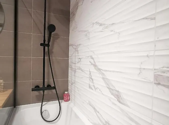 Quiet Cozy شقة كاتوفيتسه